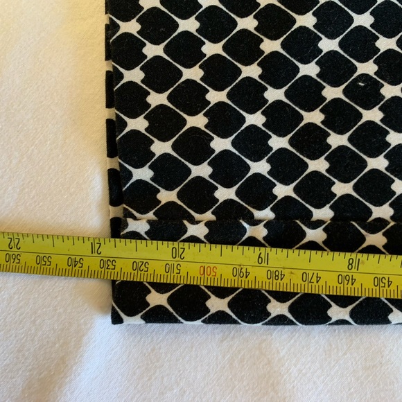 Worthington- modern fit Capri black & white ladies pants - Picture 4 of 9